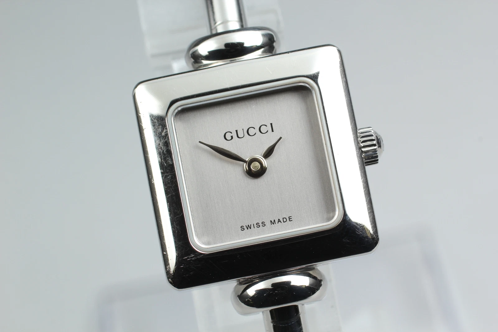 Montre femme carrée GUCCI 1900L bracelet argent fabrication suisse Qz 30M du JAPON X097