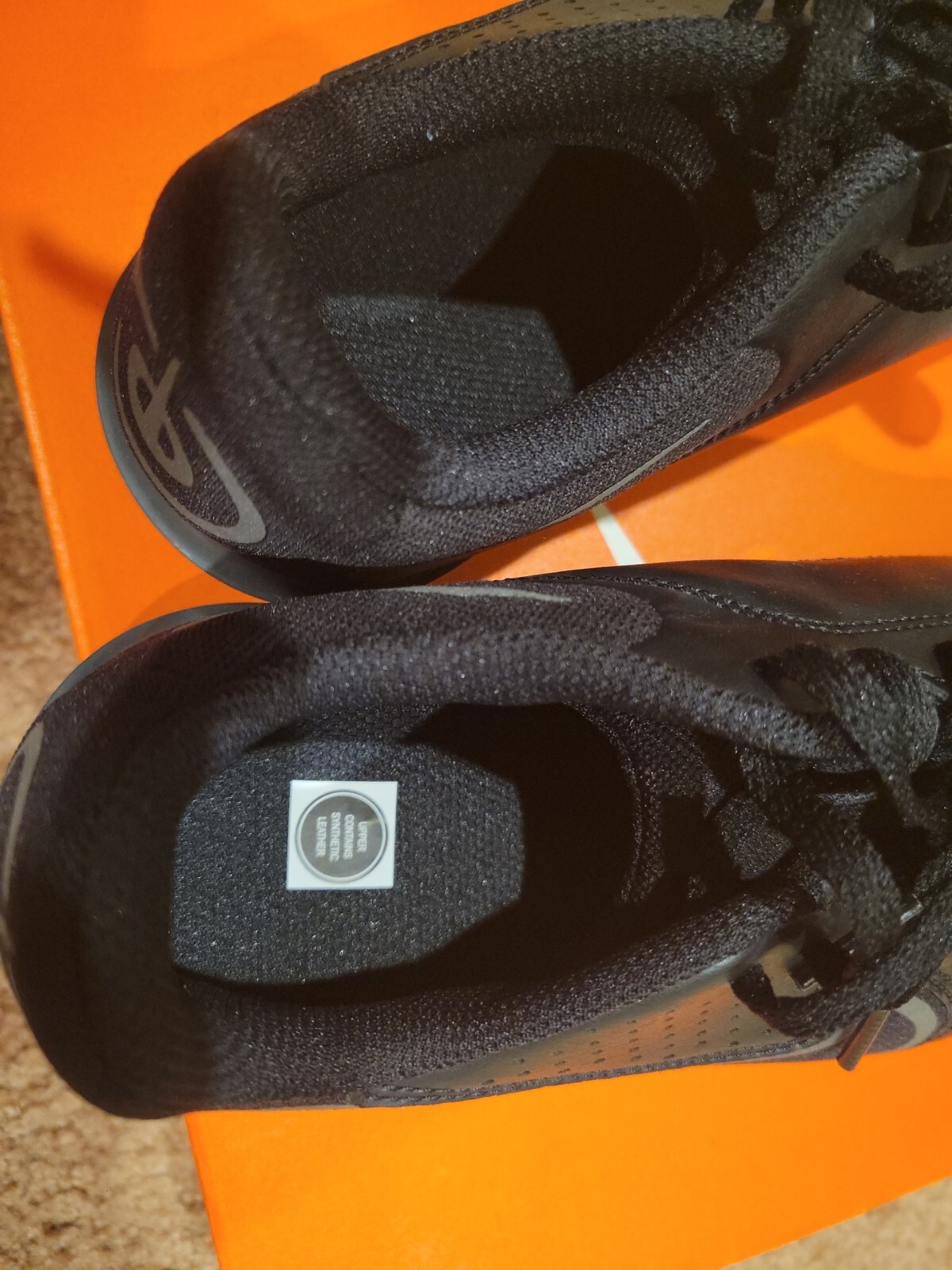 Nike Indoor Soccer Shoes Size 5.5Y Tiempo Legend 9 Club Jr DA1332 004