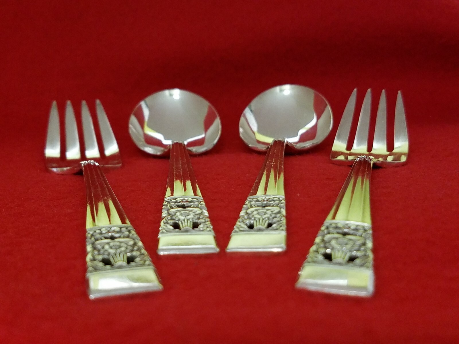 4 Diamond Fork & Spoons Community Silverplate Coronation Flatware 1936