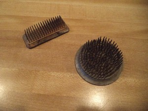 2 VINTAGE ANTIQUE OLD METAL SPIKED FLOWER ARRANGEMENT FROGS ROUND & RECTANGLE