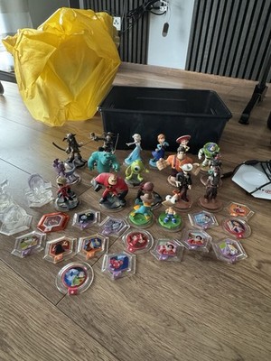 Disney Infinity Set mit 18 Figuren + Base + Power Discs   Komplettpaket