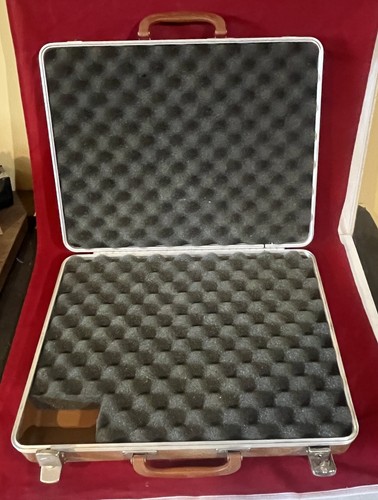 VINTAGE LOCKING GUN GUARD FAUX ALLIGATOR EXTERIOR- FOAM INTERIOR FOR HANDGUNS