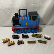 Thomas the Train Engine Carrying Case with Lot of 9 Magnetic Trains Rail Cars