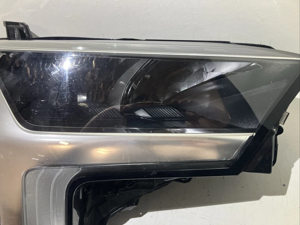 Faro LED izquierdo conductor Toyota Tundra Sequoia 2022 2023 2024 OEM 2321 Foto 4 de 4