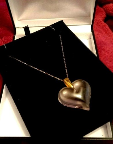 LALIQUE PASTEL PINK PENDANT TRULY BEAUTIFUL, 18" 9CT GOLD CHAIN/ NEW BOXED - Picture 2 of 7