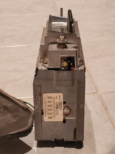 1968 CHEVROLET RADIO DELCO PUSH BUTTON AM RADIO 7303311 & ORG 10 OHM SPEAKER - Picture 4 of 8