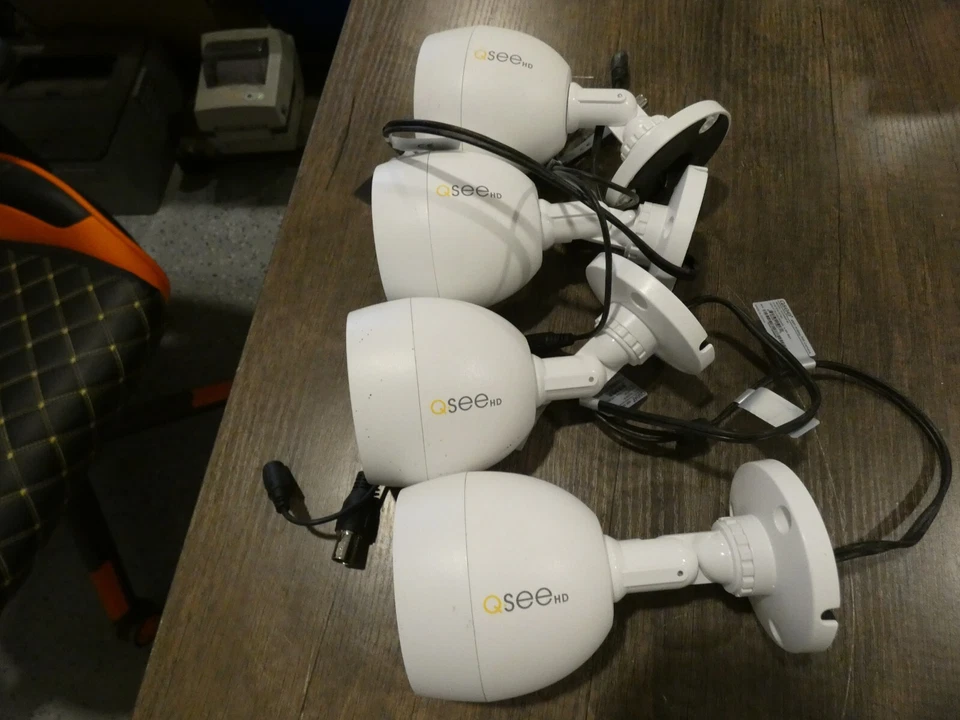 Q-See 4MP Wired PIR Bullet Security Cameras QCA8081B White 4 Pack Analog - Image 3 of 4