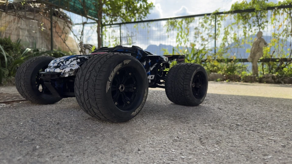 macchina radiocomandata Traxxas E-Revo 2.0 - Immagine 2 di 4