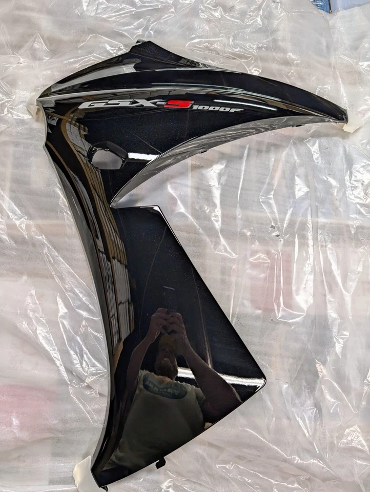 Suzuki OEM Parte 94480-04KA0-YKV Capucha, Bajo LH (Negro) 2017-2020 GSXS 1000 Foto 2 de 3
