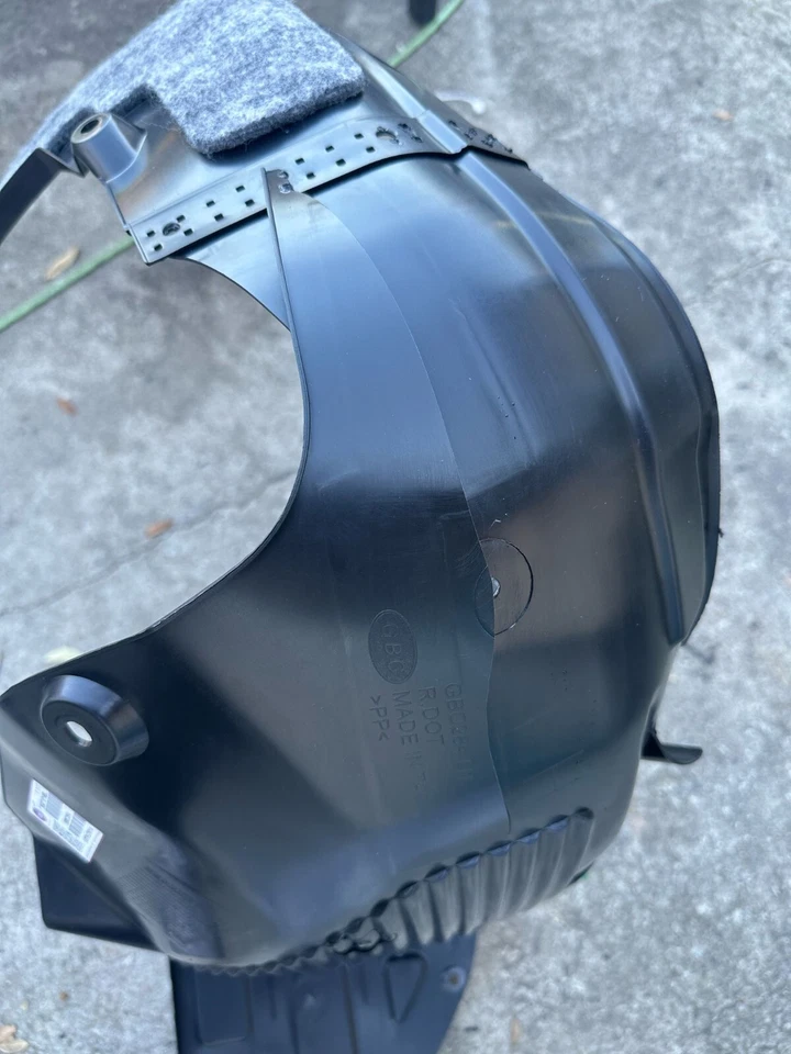 Guardabarros forro Kia Forte 2014-16 buzo delantero lado izquierdo Foto 3 de 4