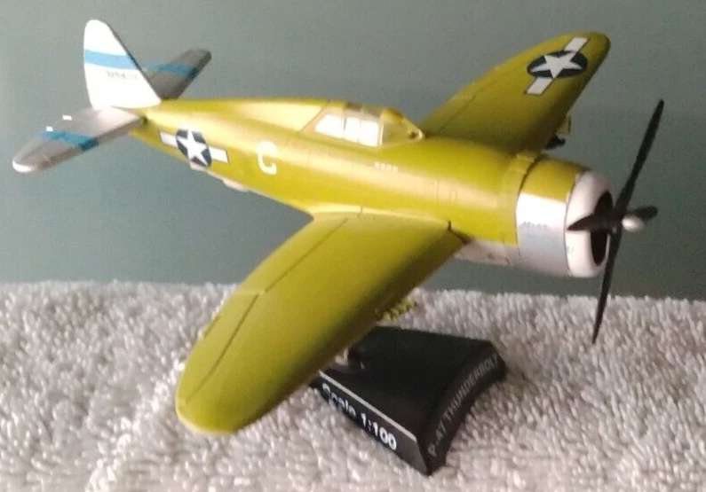 Sello postal eléctrico modelo 1:100 avión fundido a presión P-47 Thunderbolt “Miss Mary Lou” Foto 3 de 4
