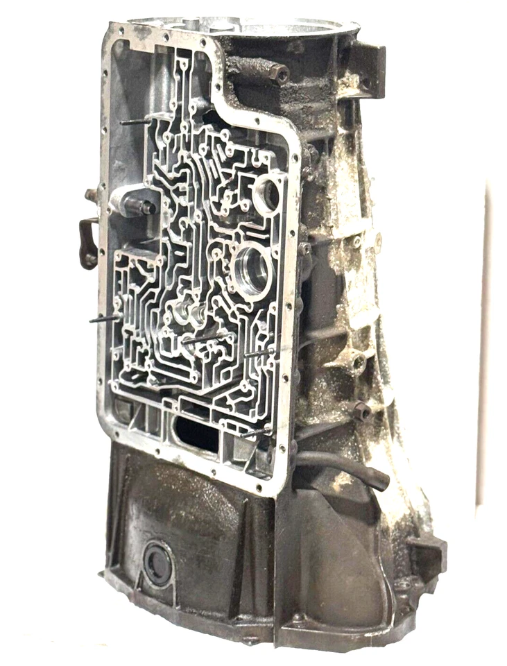 1990 E40D RWD GAS SB - TRANS BODY HOUSING - MATED TO 90 F250 351W - Image 2 of 4