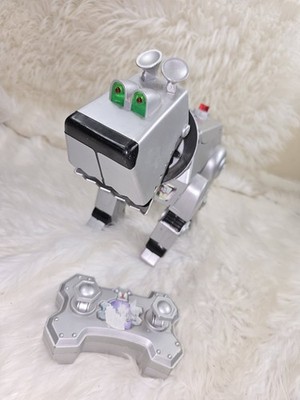 Working Radio Shack MEGA-BYTE The Hound Droid Robot Dog with Remote Wow Wee 1999