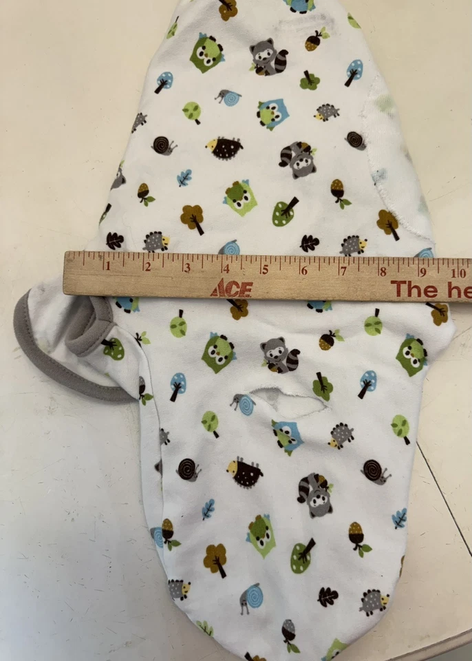 Manta envolvente Garanimals talla pequeña/mediana 7-14 libras, patrón animal del bosque Foto 3 de 4