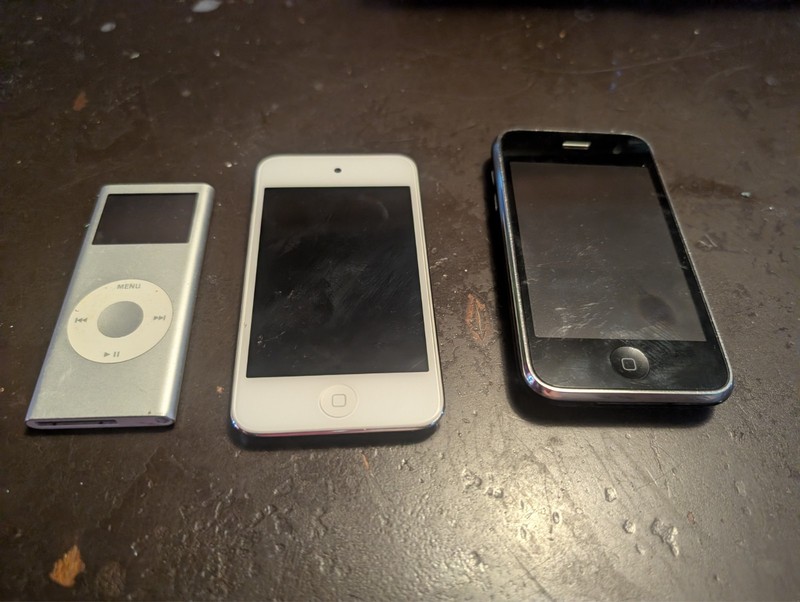 2 iPods 1 iPhone lot. Untested. Specs on back of device in photo.