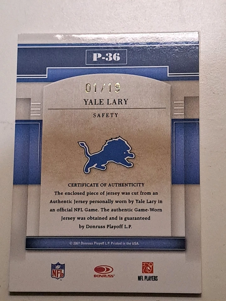 #1/19 ..2007 Yale Lary Donruss Gridiron Gear - Performers #P-36 Platinum 01/19 - Image 2 of 2