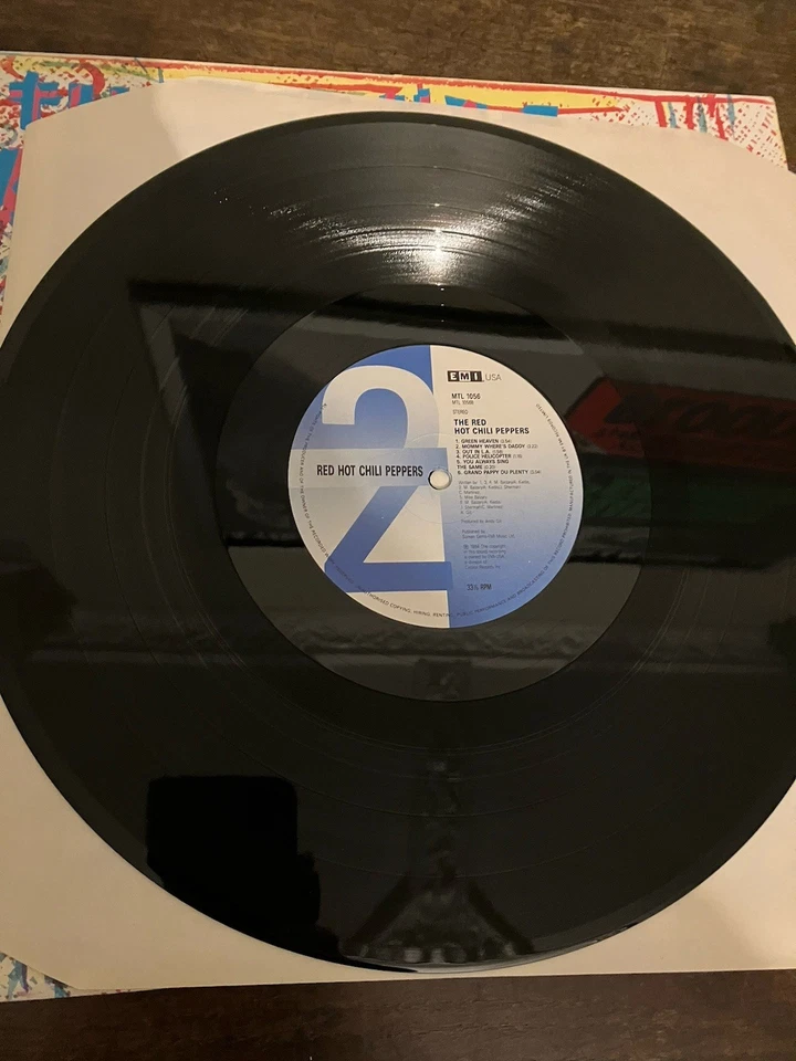 Red Hot Chilli Peppers Self Titled 12” LP 1990 1st UK Pressing Excellent - Image 4 of 4