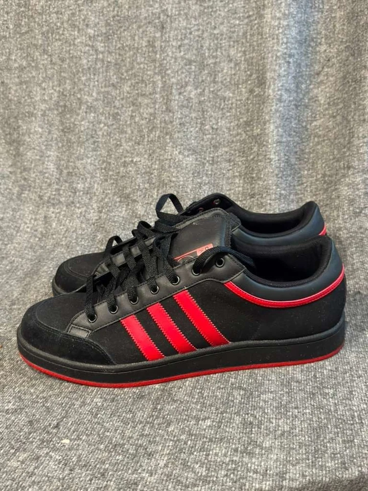 Adidas Varial Low Negro Rojo Cuero Zapatos de Skate - Estilo Retro Clásico Foto 3 de 4