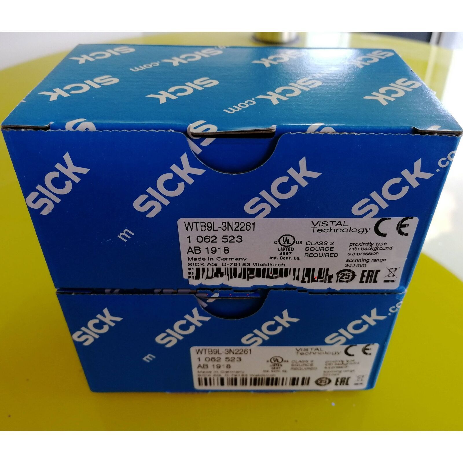 One New WTB9L-3N2261 Photoelectric Switch Sensor Spot Stock #A6-37