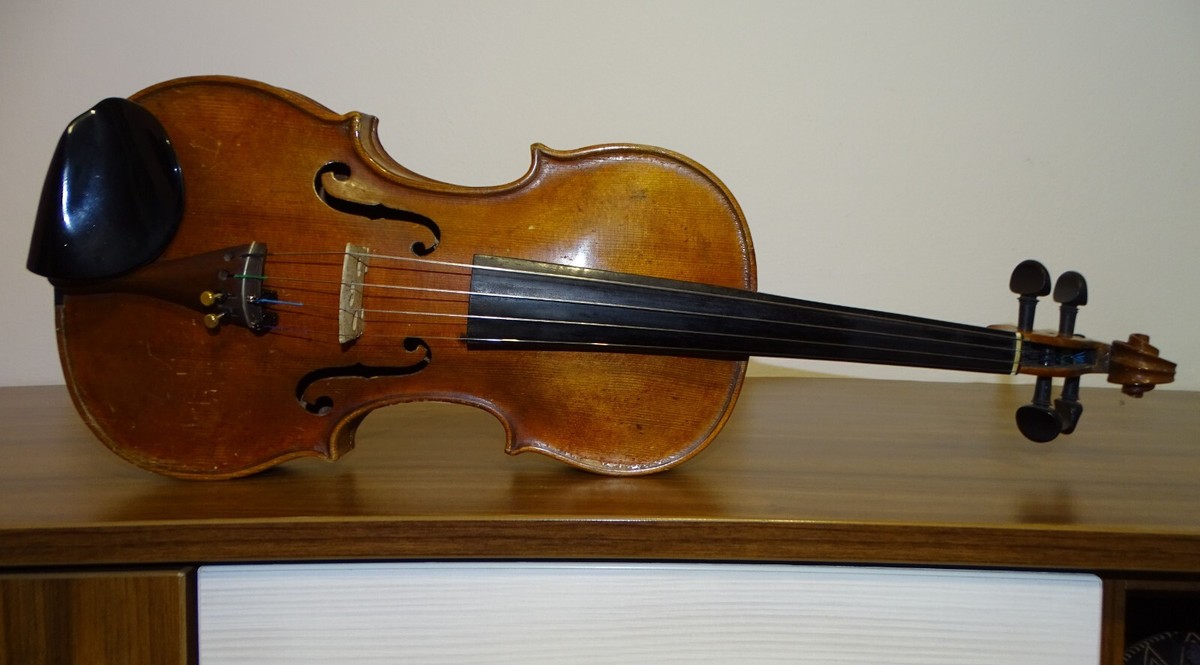 ANTIQUE VIOLIN labelled LEOPOLD WIDHALM - (Nr. 462) - FLAMED ANTIQUE VIOLIN labelled LEOPOLD WIDHALM - (Nr. 462) - FLAMED