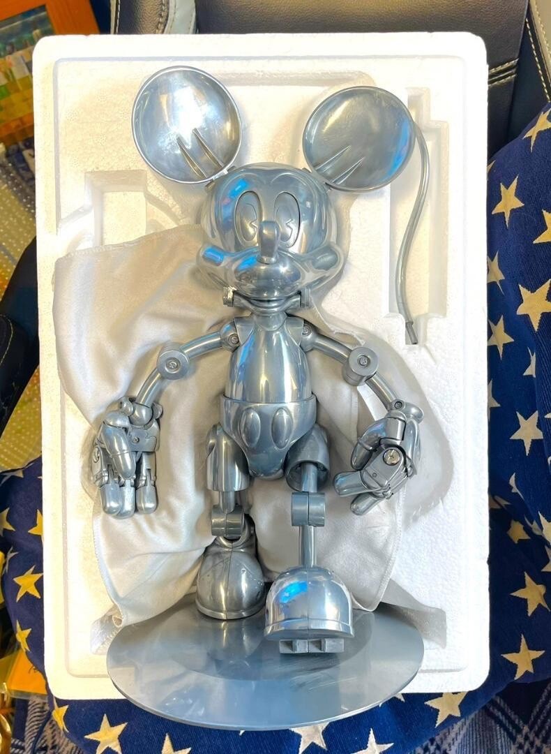 Disney 100 xSorayama RETRO Dhyp. Future Mickey Limited Edition