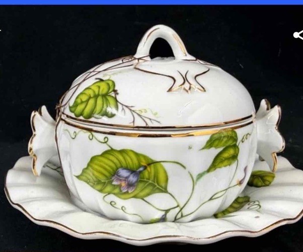 Godinger & Company porcelain sugar bowl with lid and underplate.