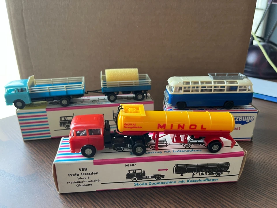 VEB Berlinplast Ikarus 311 und 2x Skoda Lastzug in OVP - Bild 4 von 4