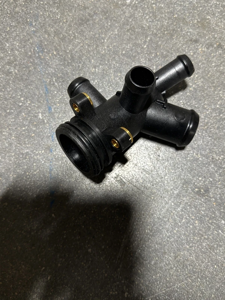 Carcasa de bomba de agua genuina Ford Transit 350 Transit 250 2015-2019 BK3Z-8591-F Foto 4 de 4