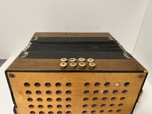 Vintage Alsia Button Accordion – Working, Needs Tuning + Service, Wooden Body - Picture 19 of 19