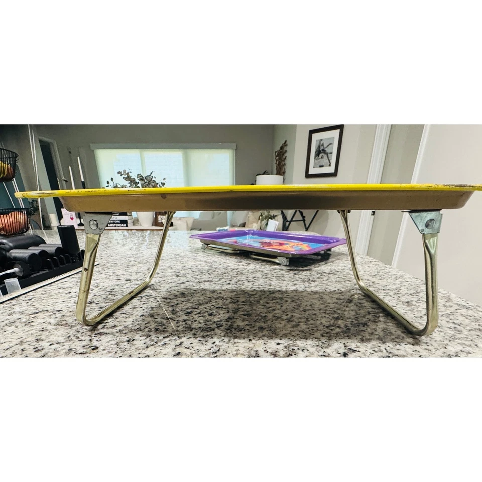 Bandeja de TV Batman de colección niño Snack&Play DC Comics 1989 amarillo negro murciélago móvil. Foto 2 de 4