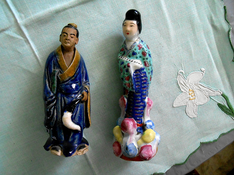 A Pair of Chinese Antiques Porcelain Famille Rose Figures of Girl and Chinese M