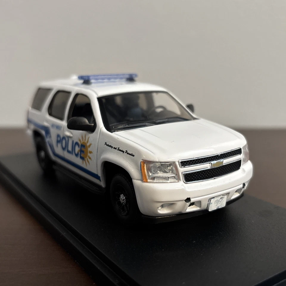 Chevrolet Tahoe 2010 Greenlight 1/43 Custom Key West Florida Police Foto 4 de 4