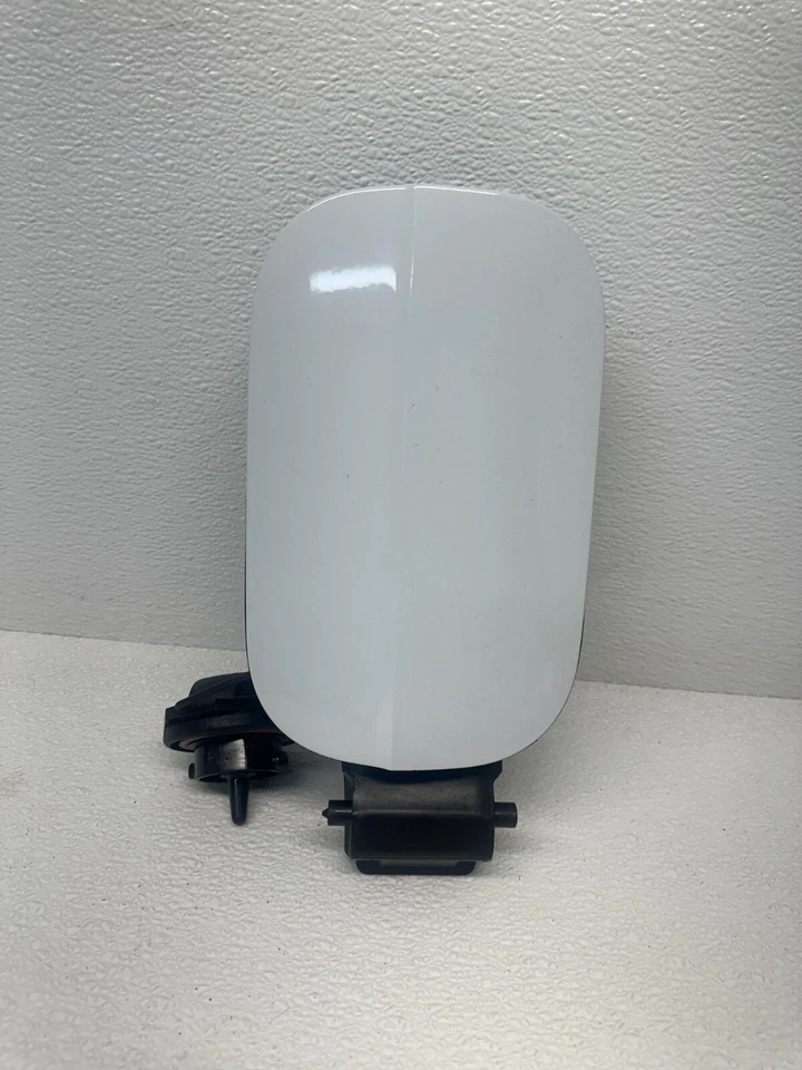 2018 - 2022 AUDI Q7 4M FUEL GAS TANK DOOR LIF FILLER WHITE 4M0809906 OEM 242034 - Image 2 of 4