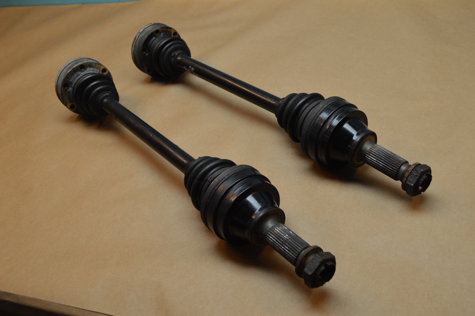 02-06 M138 MASERATI COUPE / SPYDER REAR RIGHT AND LEFT AXLE SHAFT CV JOINT PAIR