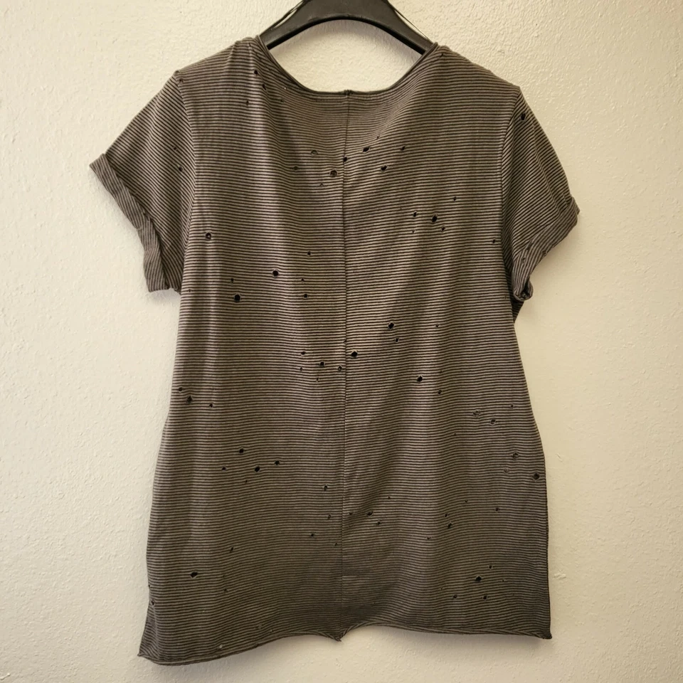 Camiseta Divided H&M para mujer talla S agujeros verdes acampanada elástica manga puño a rayas Foto 2 de 4