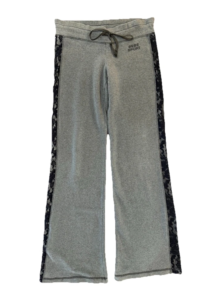 Pantalones de salón Bebe Sport Y2K gris pierna ancha ribete de encaje cordón pequeños hechos en EE. UU. Foto 3 de 4