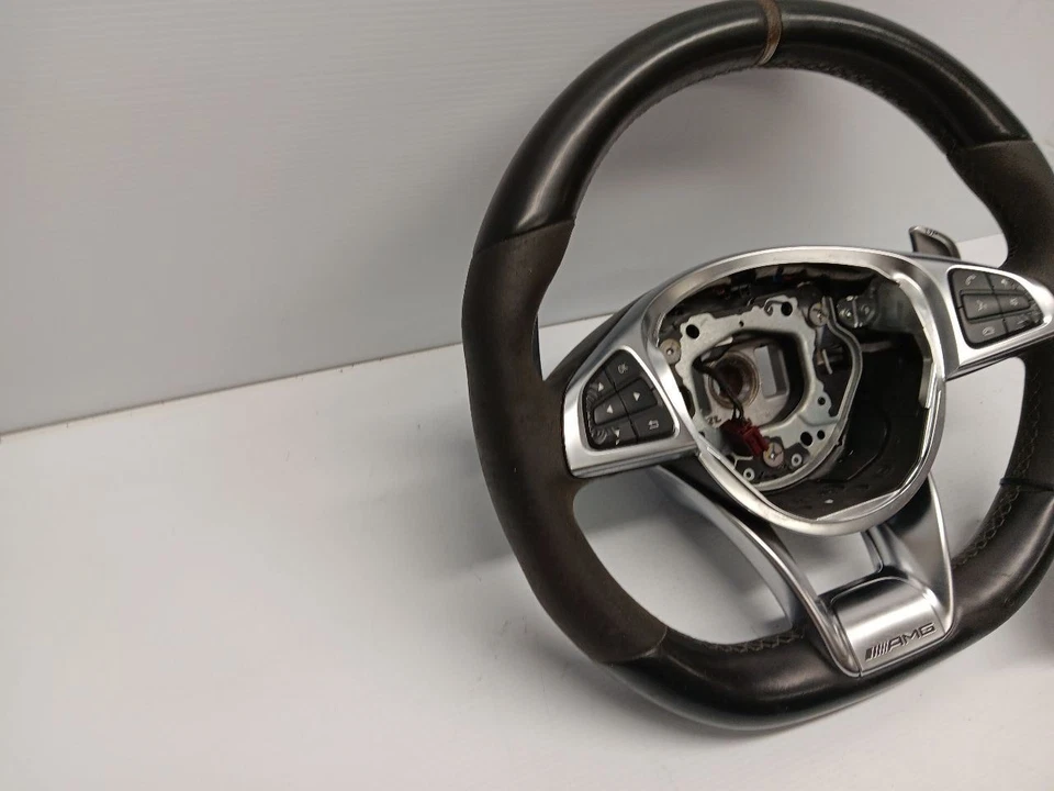 Volante de cuero original Mercedes AMG Alcantara a1664601618 W218 CLS- Foto 3 de 4