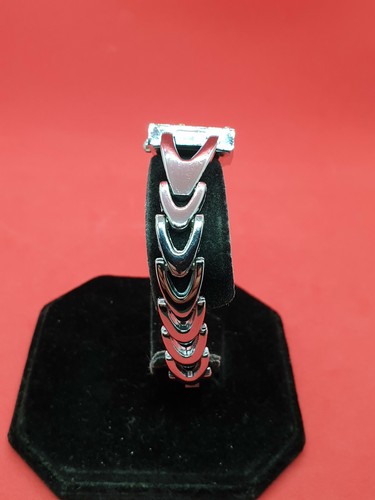 ladies bk-a-044 silver tone bracelet dress watch,pink sheen face,crystal set.#70 - Picture 4 of 8