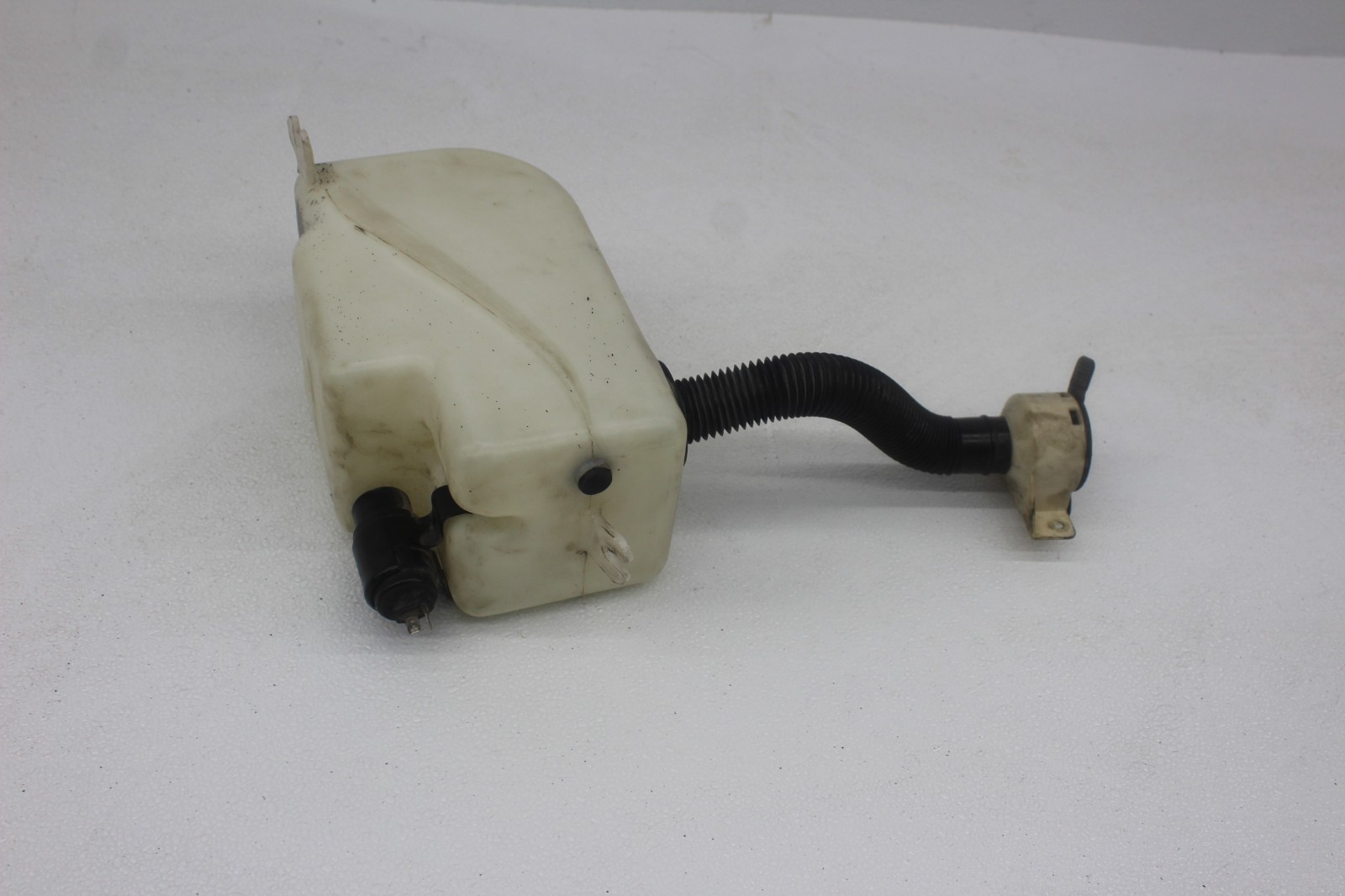 99-01 FERRARI 456 M WIND SHIELD WASHER RESERVOIR