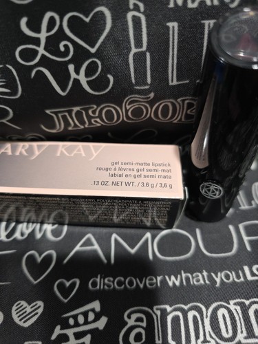 Lápiz labial Mary Kay Gel semi mate .13 OZ marca registrada rosa 141480 nuevo en caja - Imagen 2 de 3