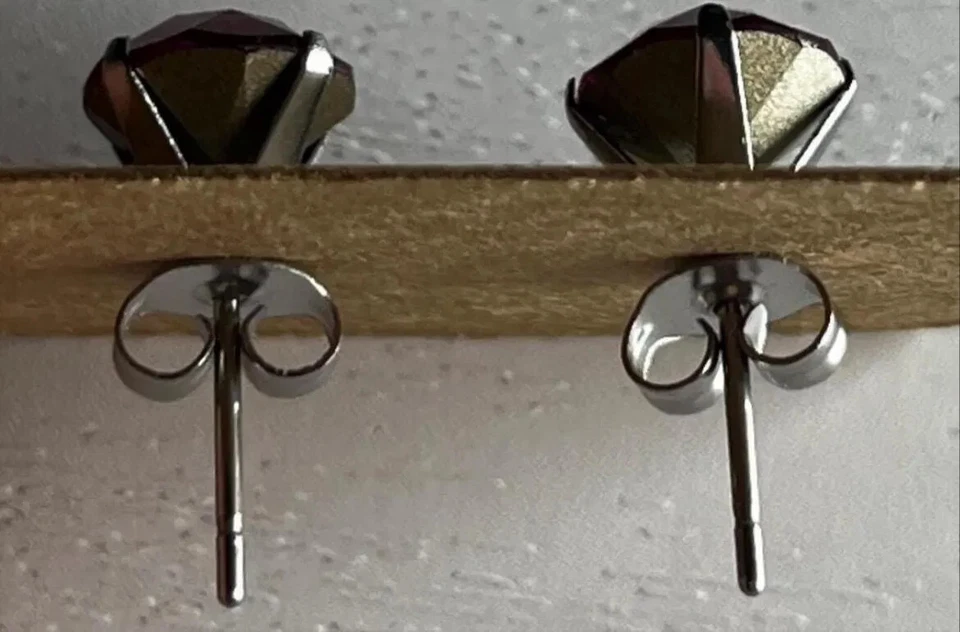 Parafusos de cristal Swarovski verde esmeralda feitos à mão 8 mm, com poste de aço inoxidável - Imagem 3 de 3