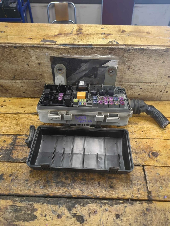 CAMIÓN ISUZU 13-16 NPR MOTOR CAJA DE FUSIBLES BLOQUE RELÉ 6,0 L Foto 2 de 4