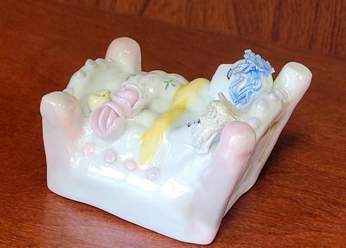 Sleeping Couple In Bed Vtg Porcelain Figurine Comic Men Women Weird - Picture 10 of 12