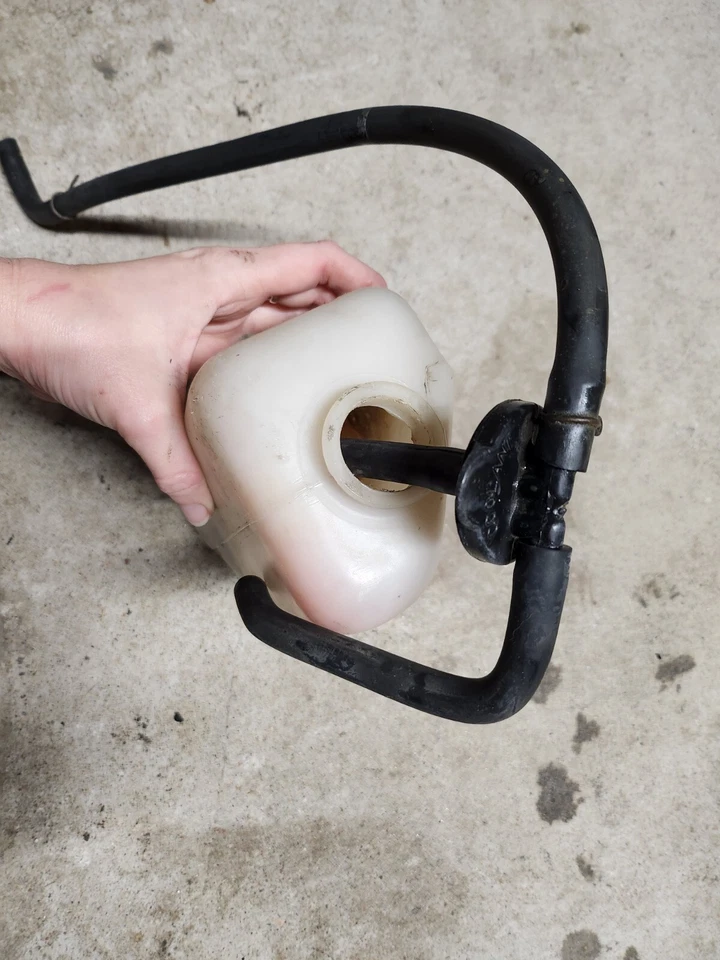 Tanque radiador reserva Toyota Corolla 1996 Foto 3 de 4