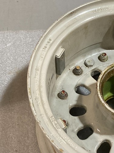De Havilland Aircraft BF Goodrich Aluminum Wheel Assembly P/N 73220001-S501 New - Picture 5 of 10