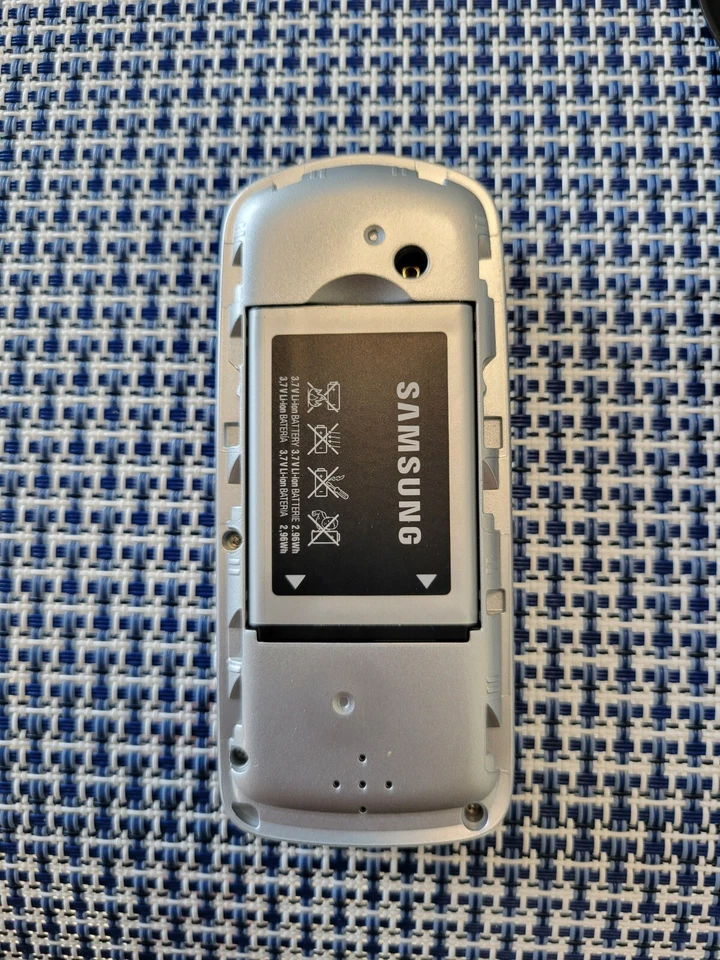 Vintage Cell Phone Samsung SGH-T105G Working Conditions - Image 2 of 3