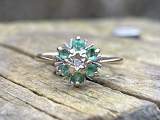 Beautiful Vintage 9ct Yellow Gold Emerald & Diamond Cluster Ring