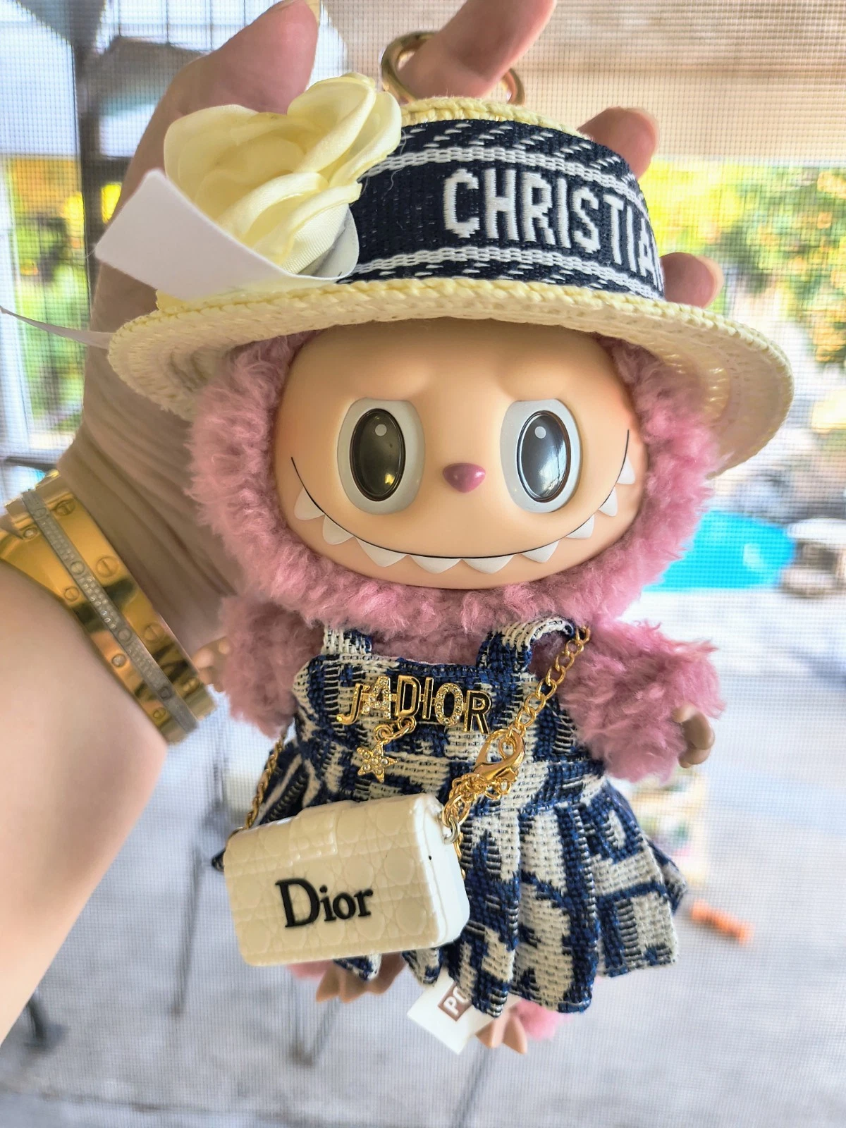 Lot vêtements créateur haut de gamme poupée Labubu robe, sac à main et chapeau paille NEUF Dior 