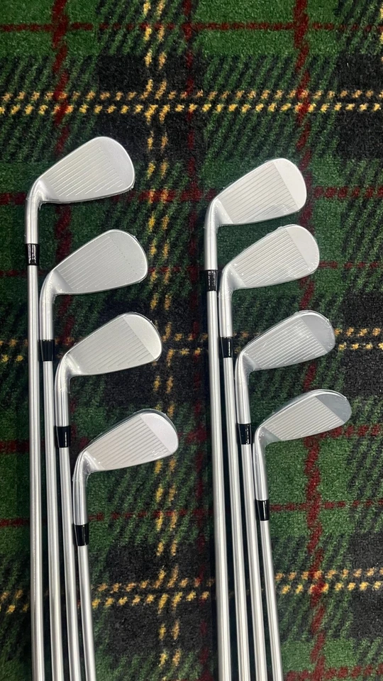 NEW Mizuno JPX 921 Hot Metal 4-GW -.25" 1° Flat KBS Tour C-Taper Lite 110 Stiff - Image 2 of 4