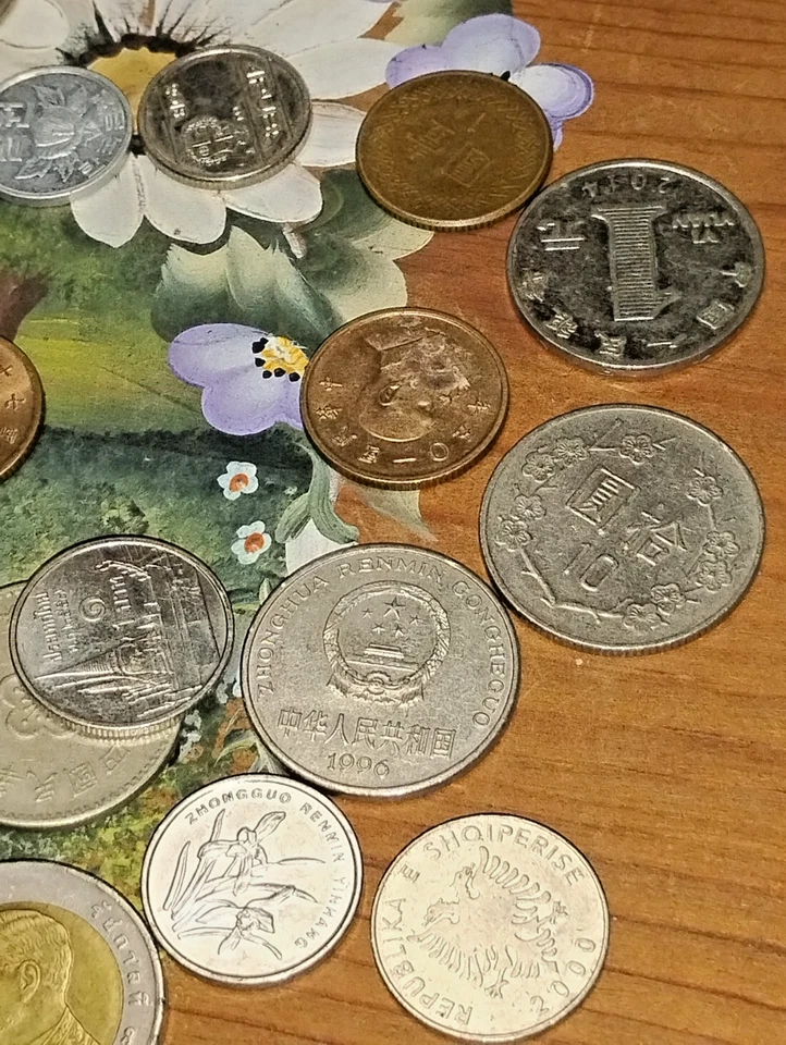 Asian world coin Lot-Thiland, Japan, China, and more no silver no reserve - Image 3 of 3